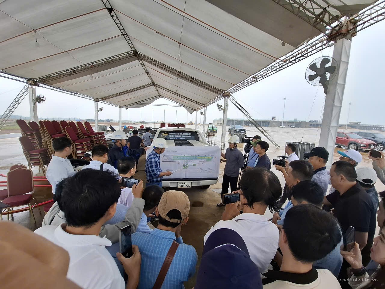 Ông Nguyễn Tuấn Linh - Giám đốc Ban Quản lý Dự án Cảng Hàng không Quảng Trị thông tin về tiến độ dự án